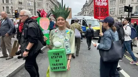 Thousands Demonstrators Converge in Central London to Challenge Trump's Return Diplomatic Journey