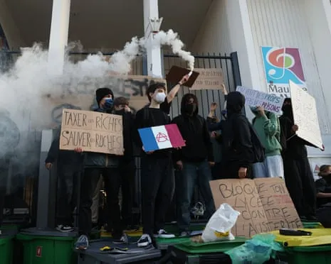 New France's Prime Minister Faces Intense Scrutiny as Countrywide Protests Disrupt Education and Transport