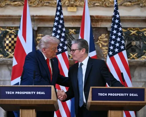 Donald Trump Directs Criticism on Vladimir Putin and Commends UK in Press Conference with Keir Starmer